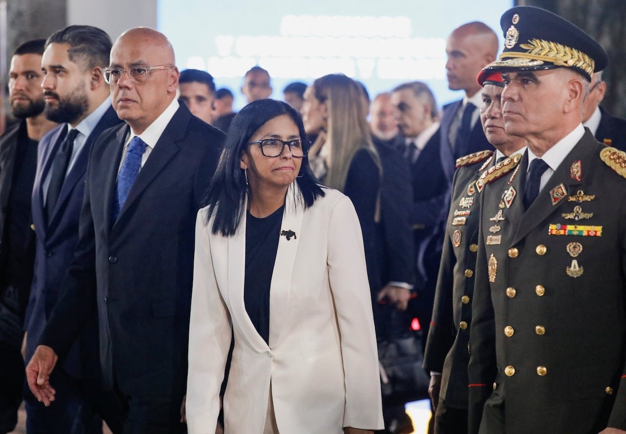 default-529 Officials walking together.